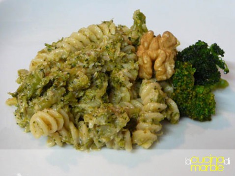 pasta con broccoli e noci