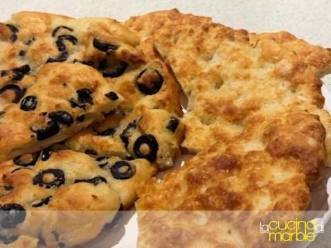 focaccine allo yogurt con le olive