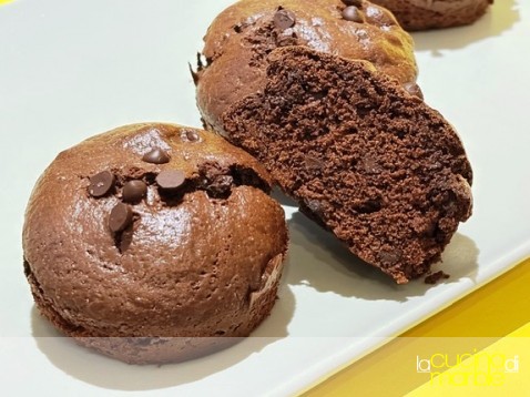 muffin con cacao e gocce di cioccolato muffin con cacao e gocce di cioccolato