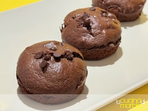 muffin con cacao e gocce di cioccolato muffin con cacao e gocce di cioccolato