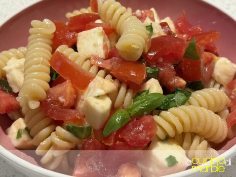 pasta caprese pomodoro e mozzarella pasta caprese pomodoro e mozzarella