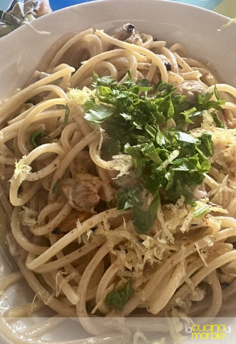 pasta con vongole e bottarga